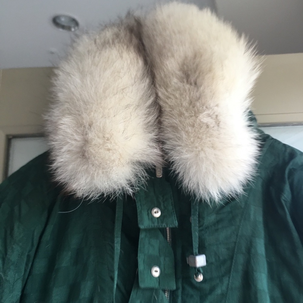 HEAD ski set of emerald green with blue fox collar! Ski in a unique size 10 !